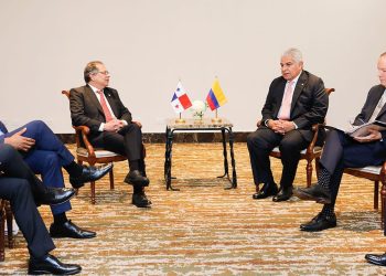 Migración, comercio bilateral e interconexión eléctrica, temas abordados por presidentes Gustavo Petro y José Raúl Mulino, de Panamá