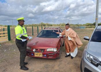 La Seccional de Tránsito y Transporte de la Policía de La Guajira emite recomendaciones viales durante las fiestas patronales de la Virgen del Carmen