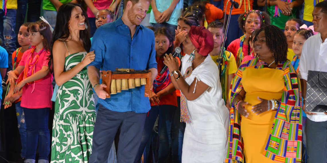 Los duques de Sussex, Harry y Meghan, disfrutaron de la marimba y el viche en el festival afro Petronio
