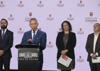 Gobierno ratifica que sí hay combustible para aviación en Colombia y garantiza su abastecimiento