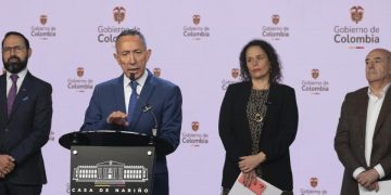 Gobierno ratifica que sí hay combustible para aviación en Colombia y garantiza su abastecimiento