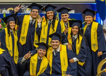 La Sergio concedió título a 126 profesionales.