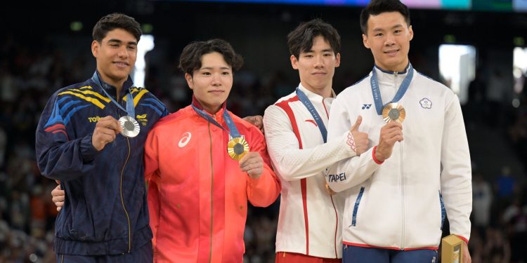 Ángel Barajas ganó medalla de plata en los Juegos Olímpicos de París 2024 en la prueba de barra fija de gimnasia artística