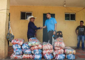 Gobernación de La Guajira continúa entregas de ayudas humanitarias a comunidades Wiwas y Afro