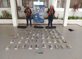 En La Guajira decomisan 60 kilos de cocaína en buque de carga para el transporte marítima