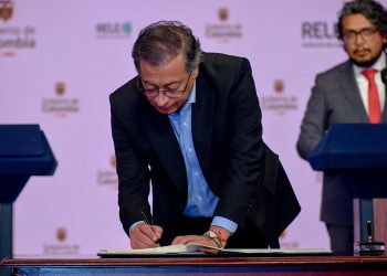 Gobierno firma directiva presidencial para fortalecer libertad de expresión y libertad de prensa