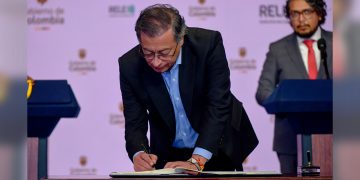 Gobierno firma directiva presidencial para fortalecer libertad de expresión y libertad de prensa