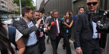 Colombia y Panamá evalúan ruta para legalizar paso de migrantes por el Darién: presidente Petro