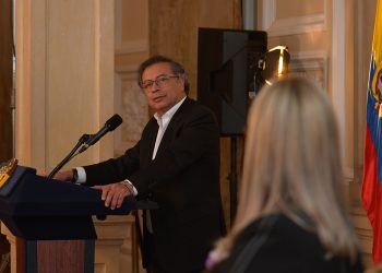 Colombia tiene la jornada laboral más extensa y la productividad más baja de la OCDE: presidente Petro