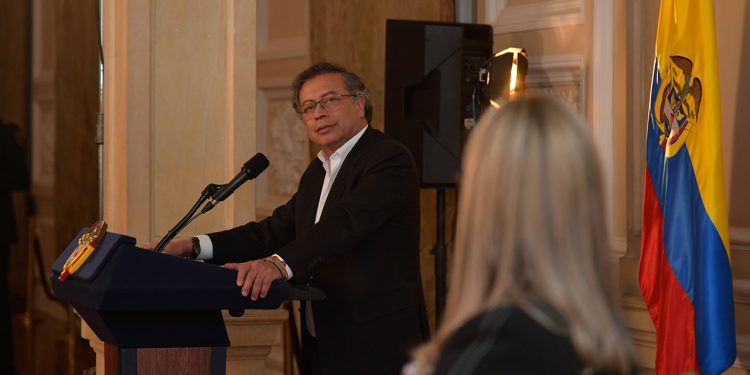 Colombia tiene la jornada laboral más extensa y la productividad más baja de la OCDE: presidente Petro