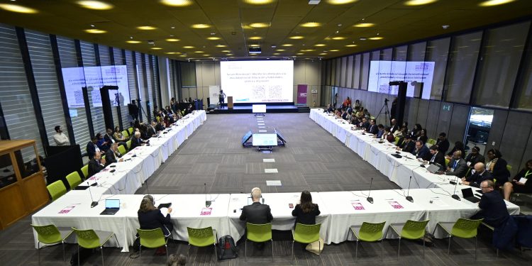 “Por sus políticas sociales para generar inclusión, hoy Colombia está de moda”: Gustavo Bolívar en la OCDE