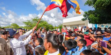 Presidente Petro dijo que el decreto de emergencia permite comprar hospitales móviles, y pidió que el primero sea en Nazareth, La Guajira