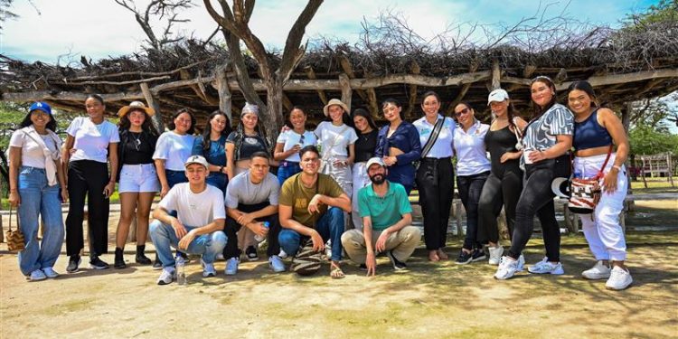 Estudiantes CUC aprenden sobre interculturalidad y psicología en La Guajira