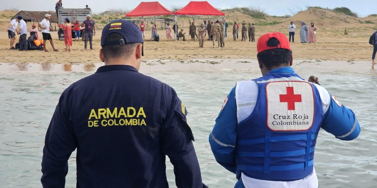 Llega el buque de la Armada con las primeras ayudas a la Alta Guajira