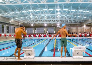 Estudiantes de la Selección de Natación de Uninorte durante la muestra deportiva.