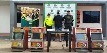 La Policía Fiscal y Aduanera captura a una persona con arma ilegal y máquinas tragamonedas extranjeras en operativo contra el contrabando