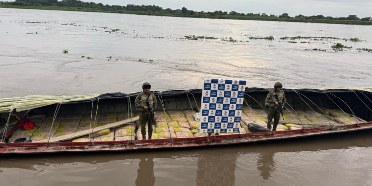 Armada inmoviliza insumos líquidos y sólidos para el procedimiento de sustancias ilícitas