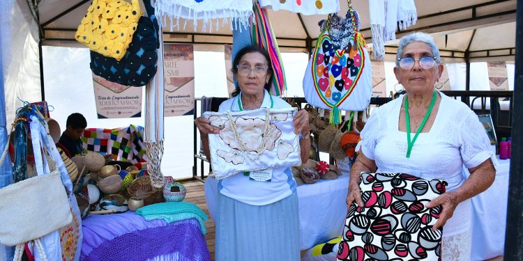 50 emprendimientos del municipio de Barrancas se reunieron en la Feria Empresarial y Encuentro Municipal del adulto mayor