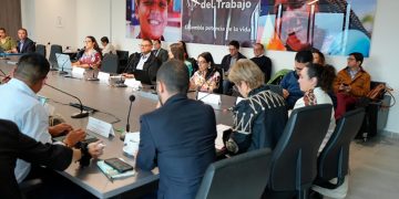 Avanza el diálogo tripartito para definir el salario mínimo del 2025