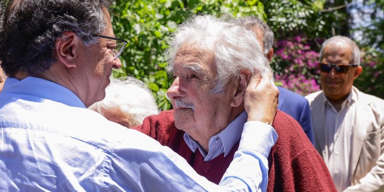 Presidente Gustavo Petro otorgó la Orden de Boyacá en el Grado de Gran Cruz Extraordinaria al exmandatario uruguayo José ‘Pepe’ Mujica
