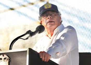 Presidente Petro anunció recursos por $150 mil millones, para que Air-e promueva instalación de paneles solares en los techos de la costa Caribe