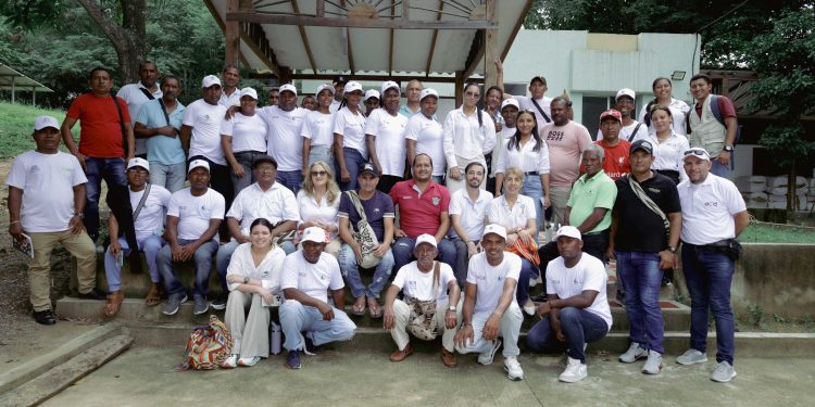 Corpoguajira compartió con pescadores del Caribe  experiencias en la implementación de estrategias  para controlar el pez león