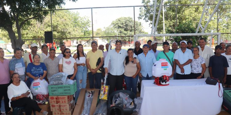 Barrancas promueve la innovación agrícola: Entrega de herramientas para productores de cacao