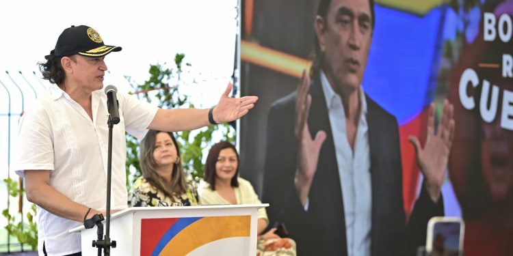 “El dinero que nos confiaron ha ido a las manos más pobres de este país”, Gustavo Bolívar