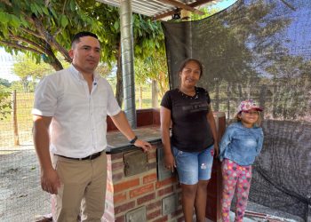 Drummond Ltd. impulsa la sostenibilidad en Becerril con estufas ecoeficientes