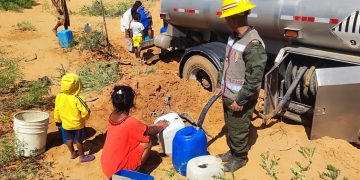 Ejército Nacional entregó 162.000 litros de agua a comunidades wayuu