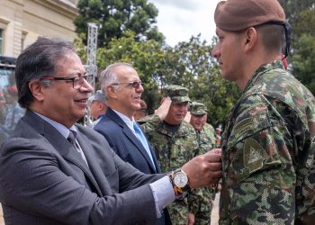 Presidente Petro anuncia que el general Pedro Sánchez sería el nuevo Ministro de Defensa