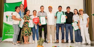 Gobierno del presidente Gustavo Petro entregó 1.282 hectáreas de tierra fértil a familias campesinas del Catatumbo