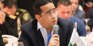 Gobernador de La Guajira exige respuestas y acciones concretas a presidente Petro y ministros, en la Cumbre de Gobernadores