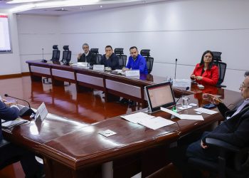 Reducción de tarifas de energía, tema clave de la reunión del presidente Petro con comisionados de la CREG