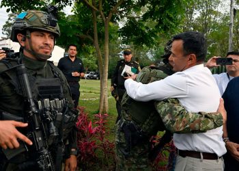 Con apoyo de los ingenieros militares, Gobierno nacional trabaja en reconstrucción de puente derribado por grupos armados en Cauca
