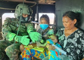 Ejército Nacional realiza evacuación aérea de menores wayuu por emergencia médica
