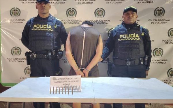 Estaba agrediendo a su madre y lo capturó la Policía