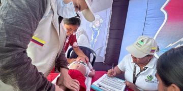 Bienestar Familiar y Fuerza Aeroespacial Colombiana brindan apoyo psicosocial, nutricional, médico y humanitario en La Guajira