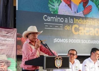 Según el presidente Petro, el congresista Mario Díaz-Balart se estaría juntando con narcotraficantes y no lo sabe