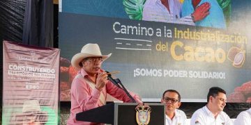 Según el presidente Petro, el congresista Mario Díaz-Balart se estaría juntando con narcotraficantes y no lo sabe