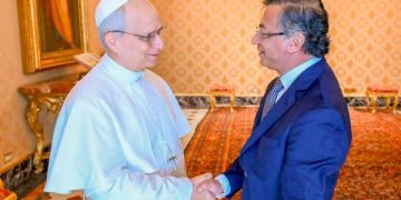 Presidente Petro pide al papa León XIV mediar con EE. UU. para priorizar la crisis climática sobre la migración