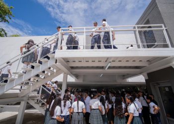 Conmemorando medio siglo de excelencia educativa: Gobernación del Cesar entrega moderno aulario a la I.E. San Alberto Magno