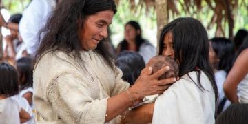 Parteras y parteros en Nariño y autoridades indígenas del Amazonas, Magdalena y La Guajira podrán certificar nacimientos