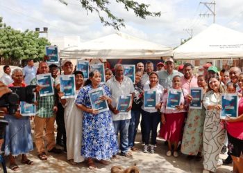 Gobernación de La Guajira entrega títulos de propiedad a 78 familias