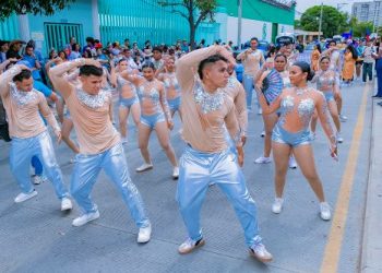 Santa Marta vibró con el folclor y la alegría del Desfile de Comparsas de UNIMAGDALENA