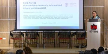 “Tener tasas de informalidad del 56 % no es deseable”: expertos analizan el fenómeno en Colombia