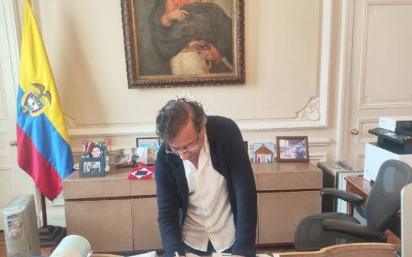 Presidente Petro firmó el decreto para convocar la consulta popular