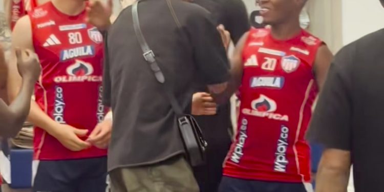 Luis Díaz visita al Junior de Barranquilla y despierta la admiración de la afición