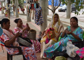 Artesanas wayuu aumentan 40% su producción gracias a proyecto social de Ecopetrol