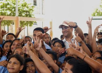 35 mil estudiantes de La Guajira se benefician con 27 aulas interactivas entregadas por la Gobernación en instituciones educativas del departamento